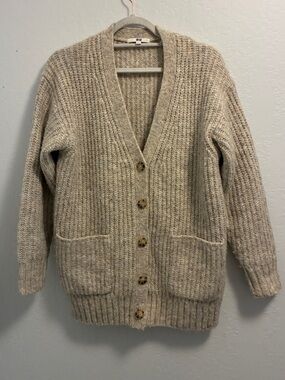 Uniqlo Neutral Low Gauge V-Neck Long-Sleeve Oversized Chunky Knit Cardigan